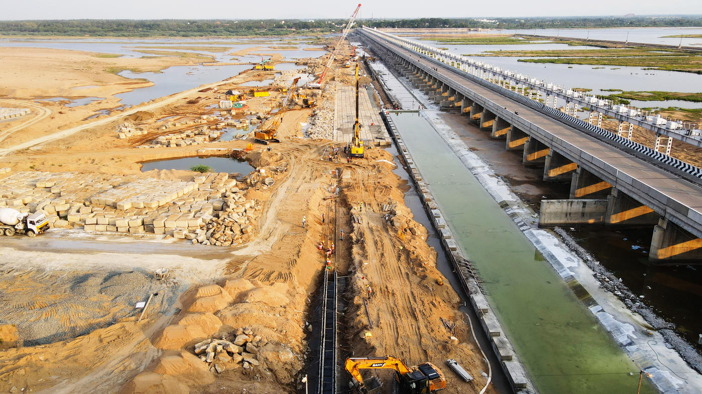Barrage construction in Mayanur