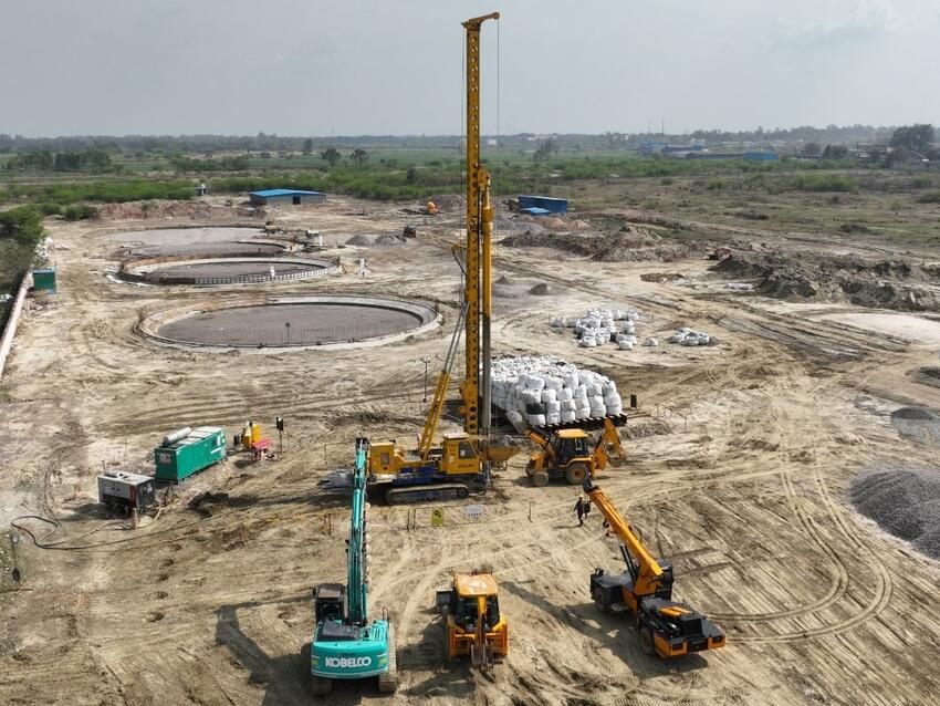 Keller rigs on site constructing foundations for grain silos